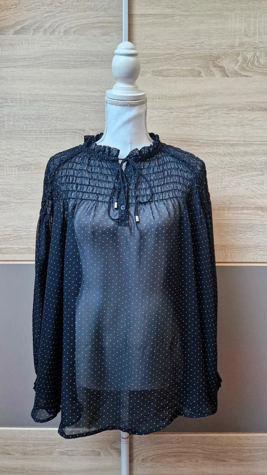 Blouse transparente à pois